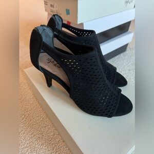 Style & Co Haddiee black zippered shoes